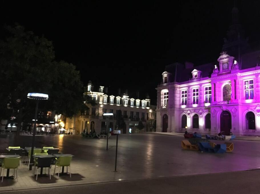 Bel Appartement Climatise Plein Centre Ville ปัวติเยร์ ภายนอก รูปภาพ
